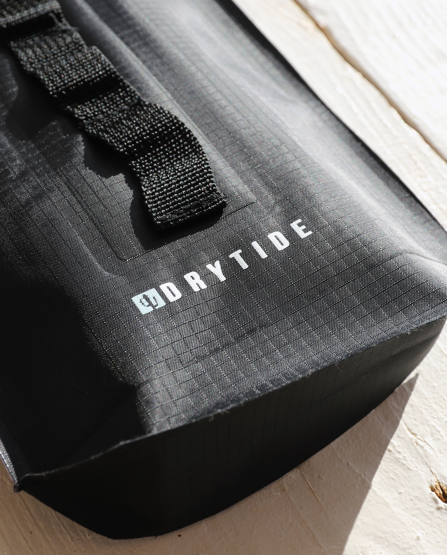 Flat 2L dry bag logo close up Flat 2L dry bag logo close up